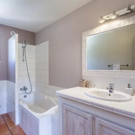 Les Douze Oliviers House For Rent In The Luberon 펜션 메네르브