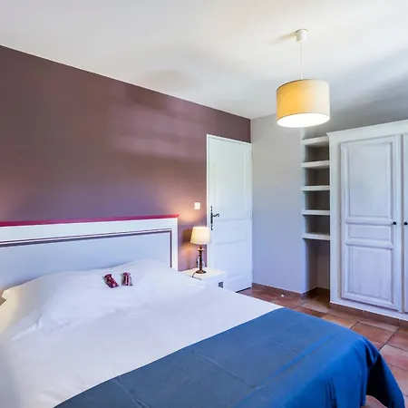펜션 Les Douze Oliviers House For Rent In The Luberon 메네르브